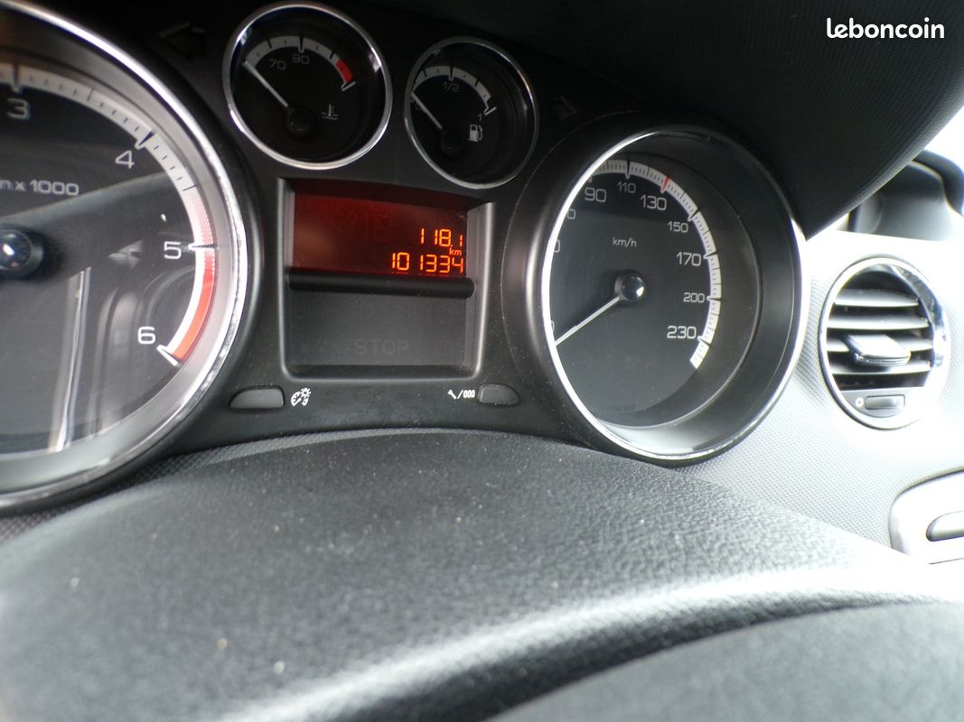 PEUGEOT 308 1.6 HDi 92ch Confort Pack clim 101334 km (image 11)