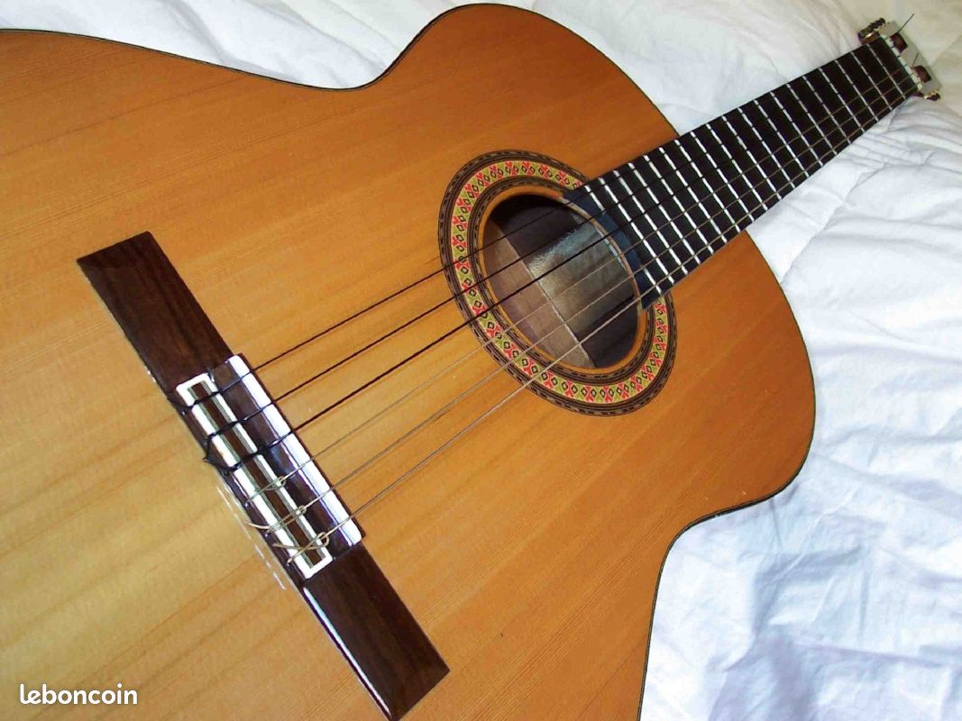 Guitare Cuenca classique en cèdre massif (image 2)