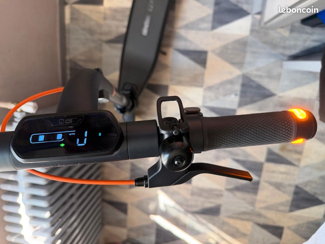 Trottinette électrique Ninebot KickScooter E2 Pro E – État neuf sous garantie (Facture) (image 5)