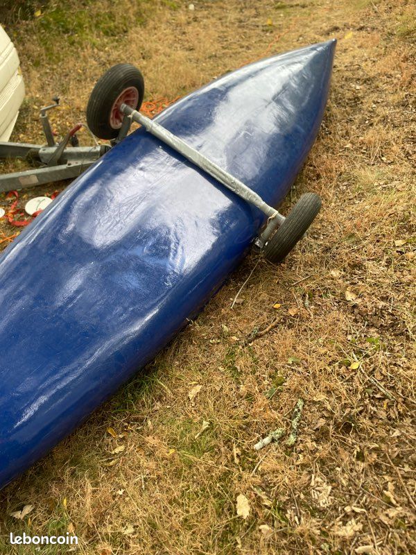 Canoë Bleu avec Chariot de Transport (image 1)