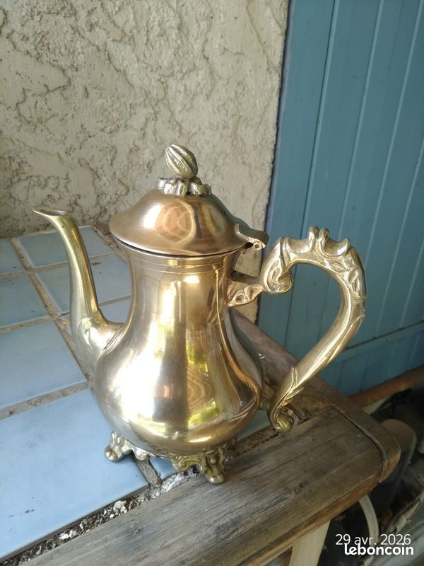 Cafetière de décoration en laiton massif (image 2)