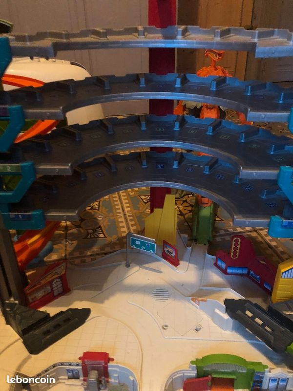Circuit/garage hot wheels (image 5)