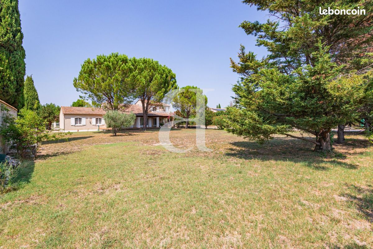Maison 6 pièces 242 m² · à Saint-Rémy-de-Provence · 242 m² · 720 000 €