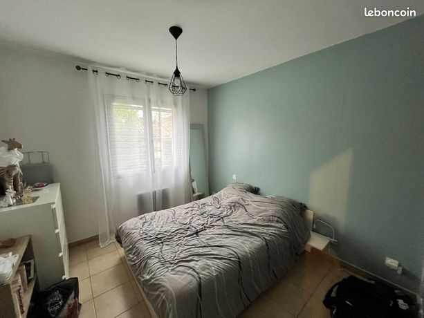 https://img.leboncoin.fr/api/v1/lbcpb1/images/a4/81/41/a48141af6371a3c0efec7ce2b9819bd07802f57d.jpg?rule=ad-image