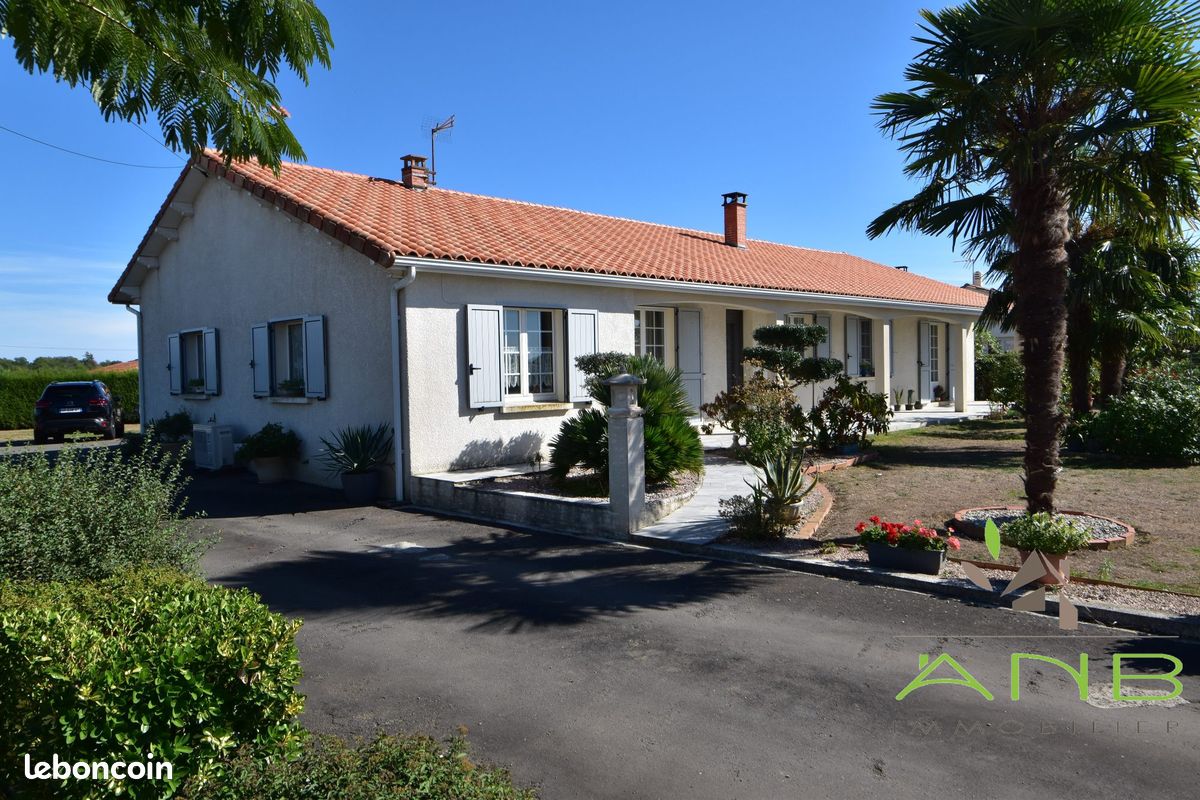 Maison 6 pièces 125 m² · à Terres-de-Haute-Charente · 125 m² · 242 000 €