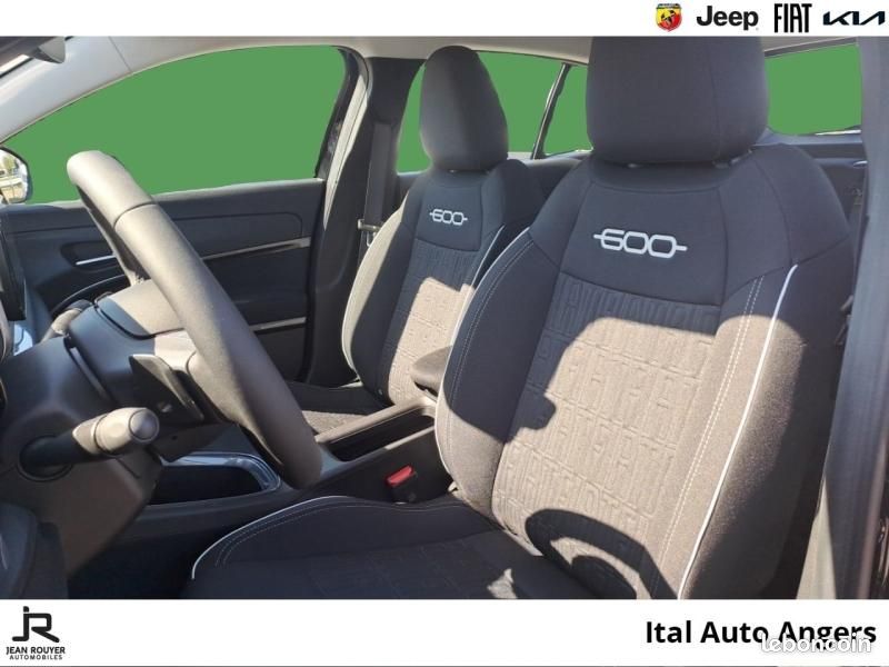 Fiat 600 1.2 Hybrid 100ch Pack Confort & Style DCT6 (image 9)