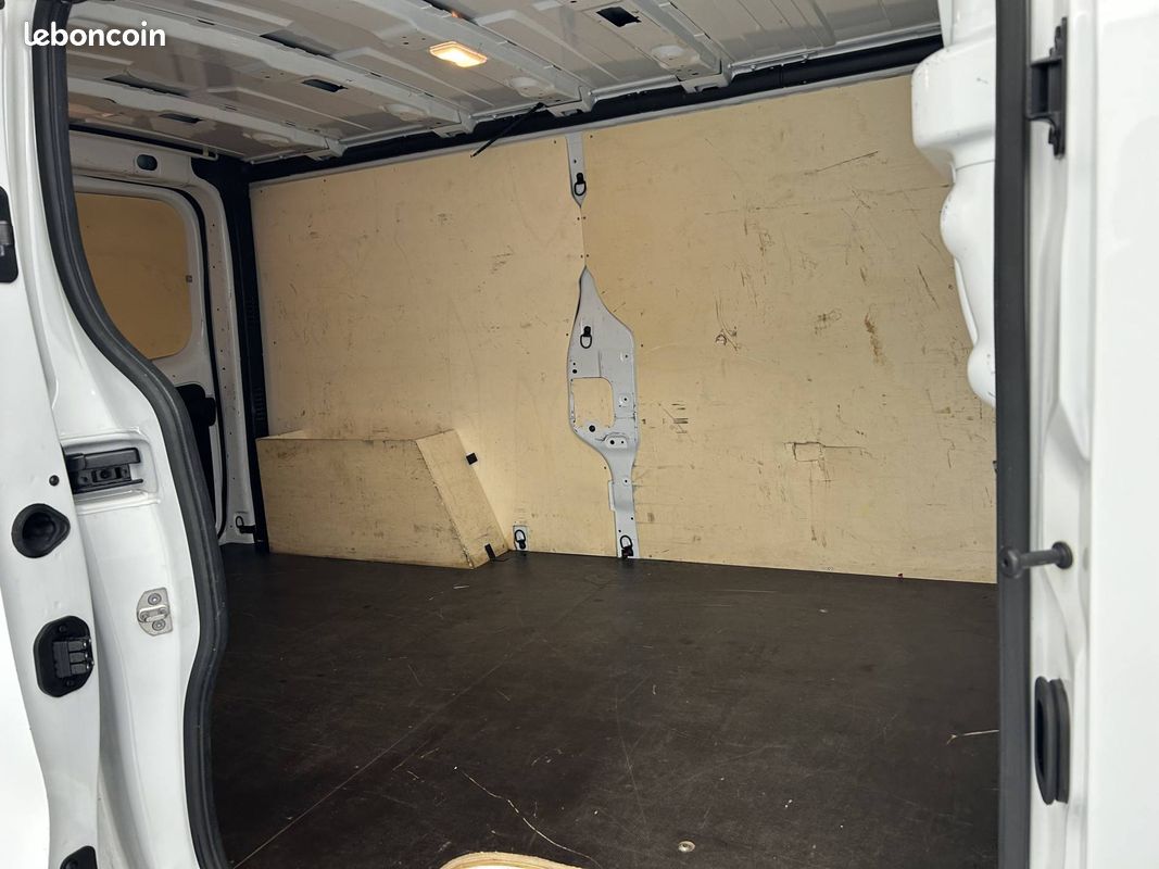 Renault trafic fgn l2h1 3000 kg blue dci 130 confort (image 16)