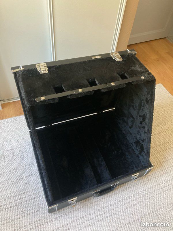Case/ stand 3 guitares Harley Benton (image 1)