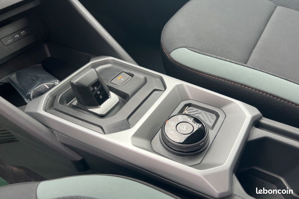 Dacia Duster HYBRID-G 150 4X4 SPIRIT OF SAND (image 11)