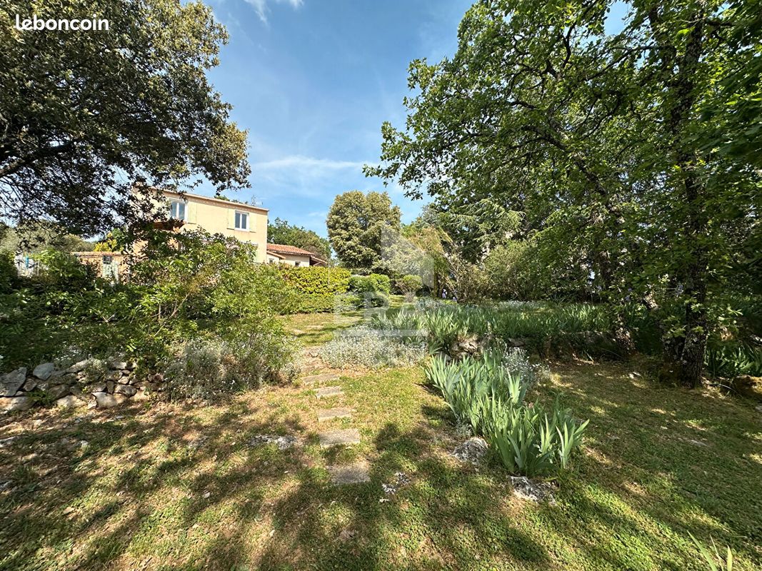 Maison 5 pièces 160 m² · à Saint-Maximin-la-Sainte-Baume · 160 m² · 480 000 €