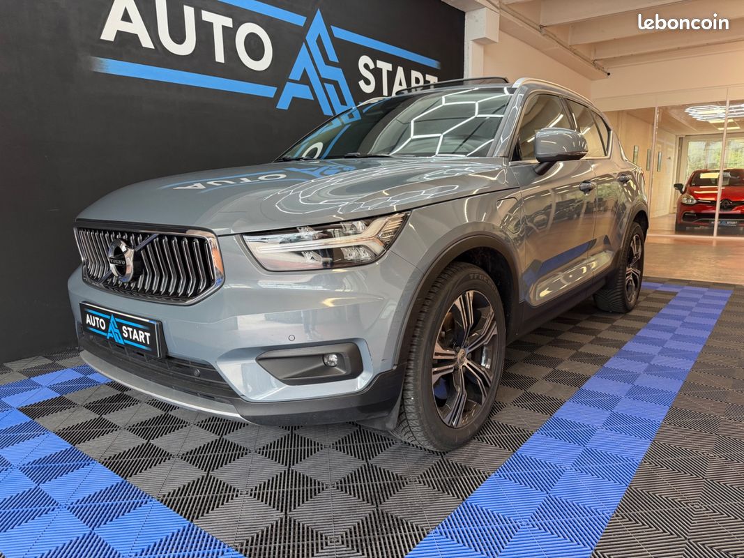 Volvo XC40 T5 Twin engine 261Ch Inscription - TVA RECUPERABLE / 1ERE MAIN / TOIT OUVRANT PANORAMIQUE / COFFRE ELECTRIQUE / CAMERA DE RECUL (image 1)