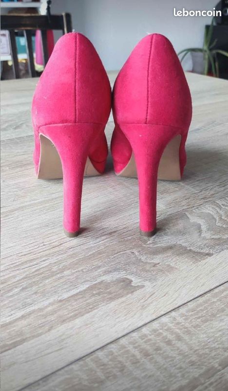 Escarpins en daim rouge T39 (image 4)