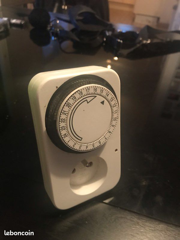 Prise électrique avec retardateur (image 1)