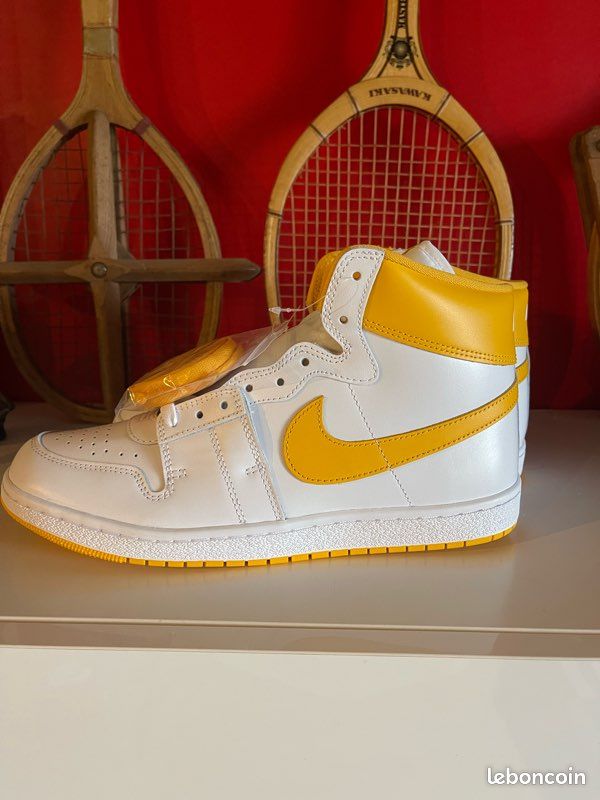 Basket nike Jordan air ship sp orange et blanche Chaussures