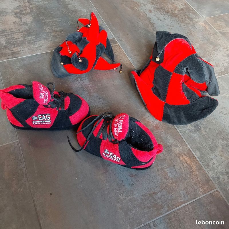 Lot de 2 chapeaux et 1 paire de chaussons EAG (image 1)