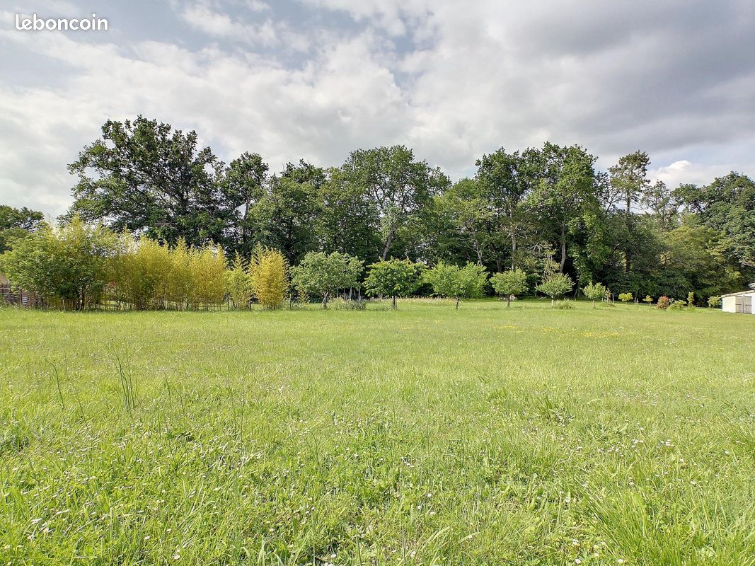 Terrain 2800 m² · à Fargues-Saint-Hilaire · 2 800 m² · 228 000 €