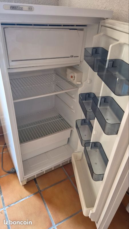 Réfrigérateur frigo, avec partie congelateur 2* Hauteur 115 x 55 de large (image 2)