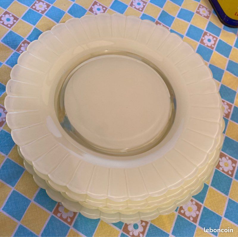 9 Assiettes à dessert Marguerite Duralex vintage