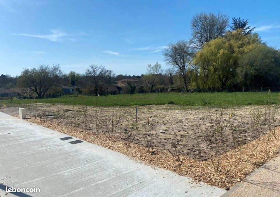 Terrain 630 m² Arsac · 129 000 €