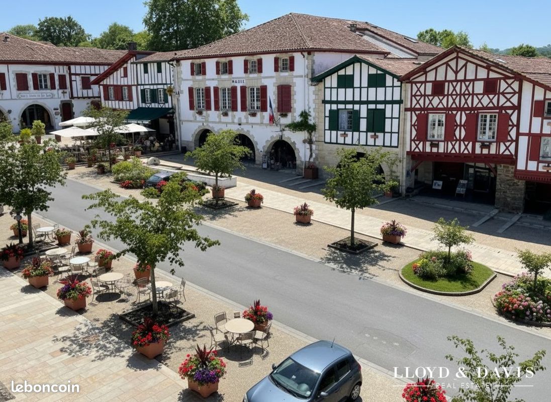 Maison 14 pièces 303 m² · à La Bastide-Clairence · 303 m² · 550 000 €