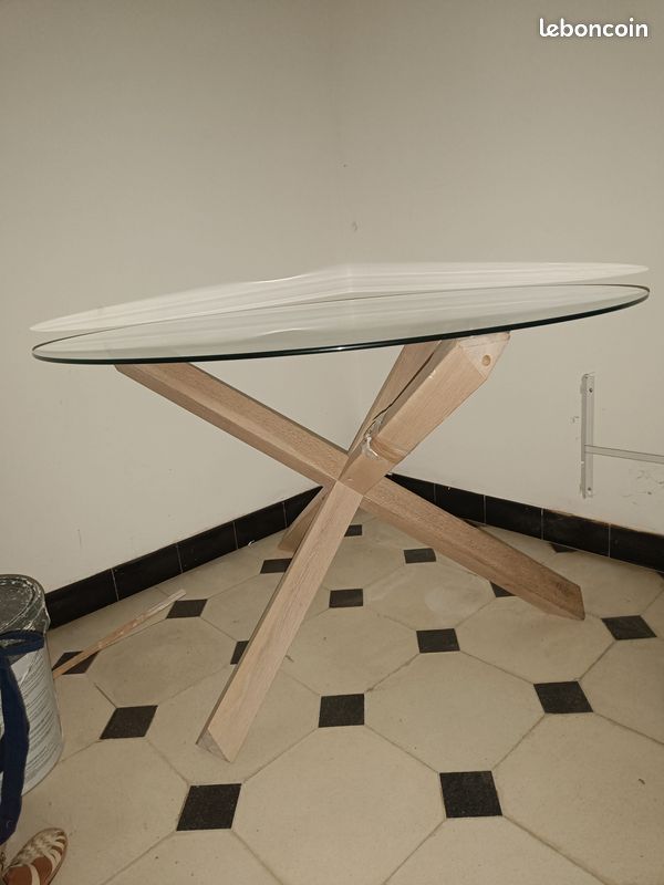 Table ronde Design en verre (image 1)