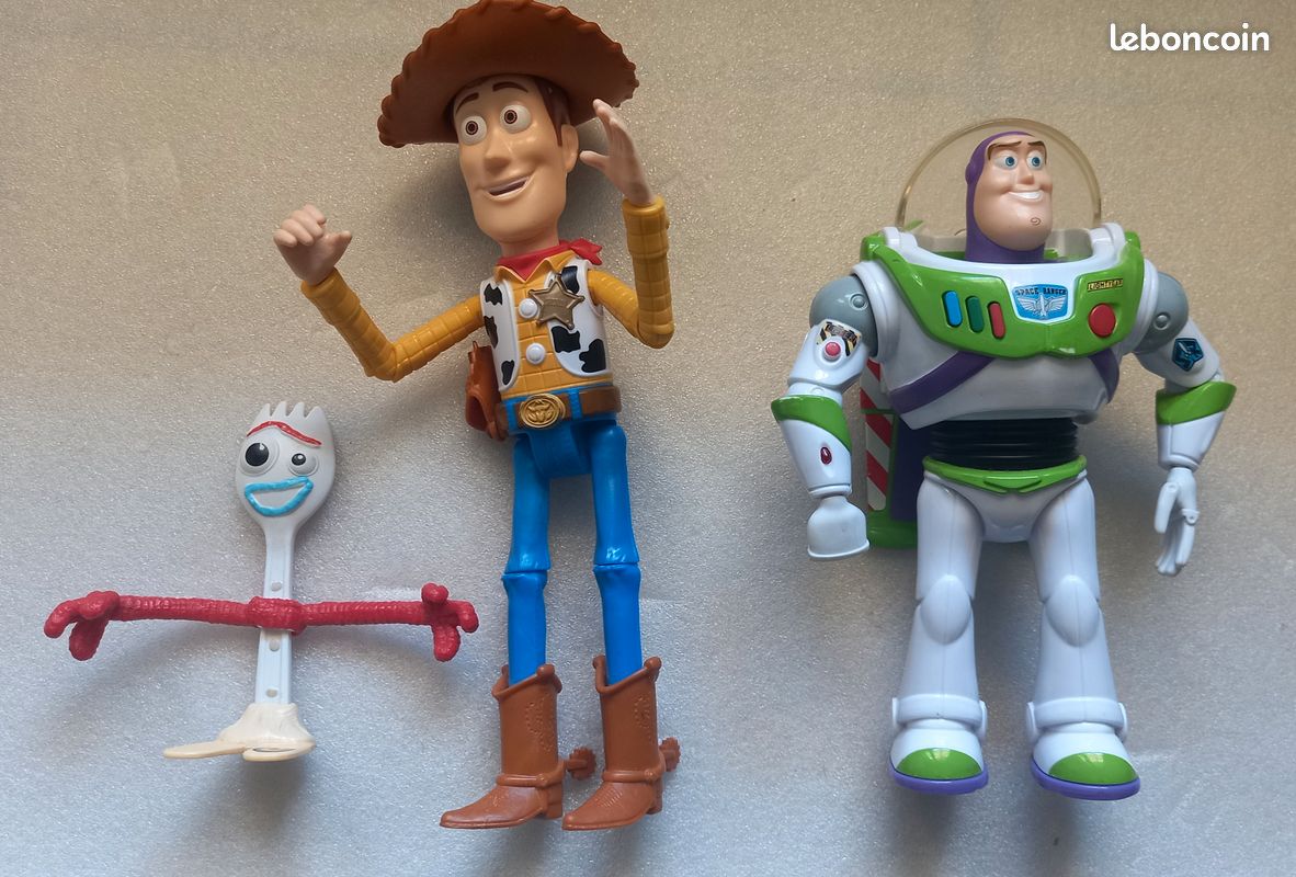 Figurines Toy Story 4: Woody sonore, Buzz l'Éclair sonore et Fourchette (image 2)