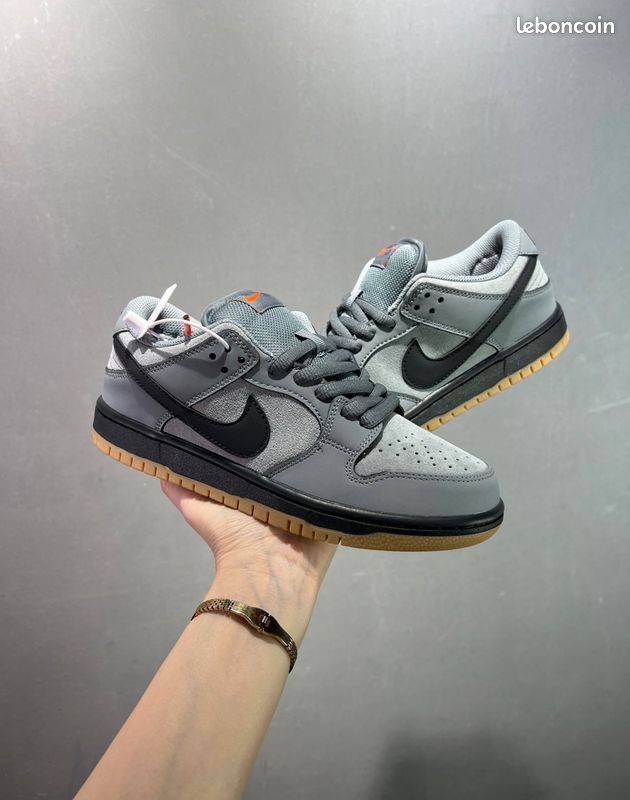 Baskets Nike pour hommes, taille 43, neuves Sport Plein air