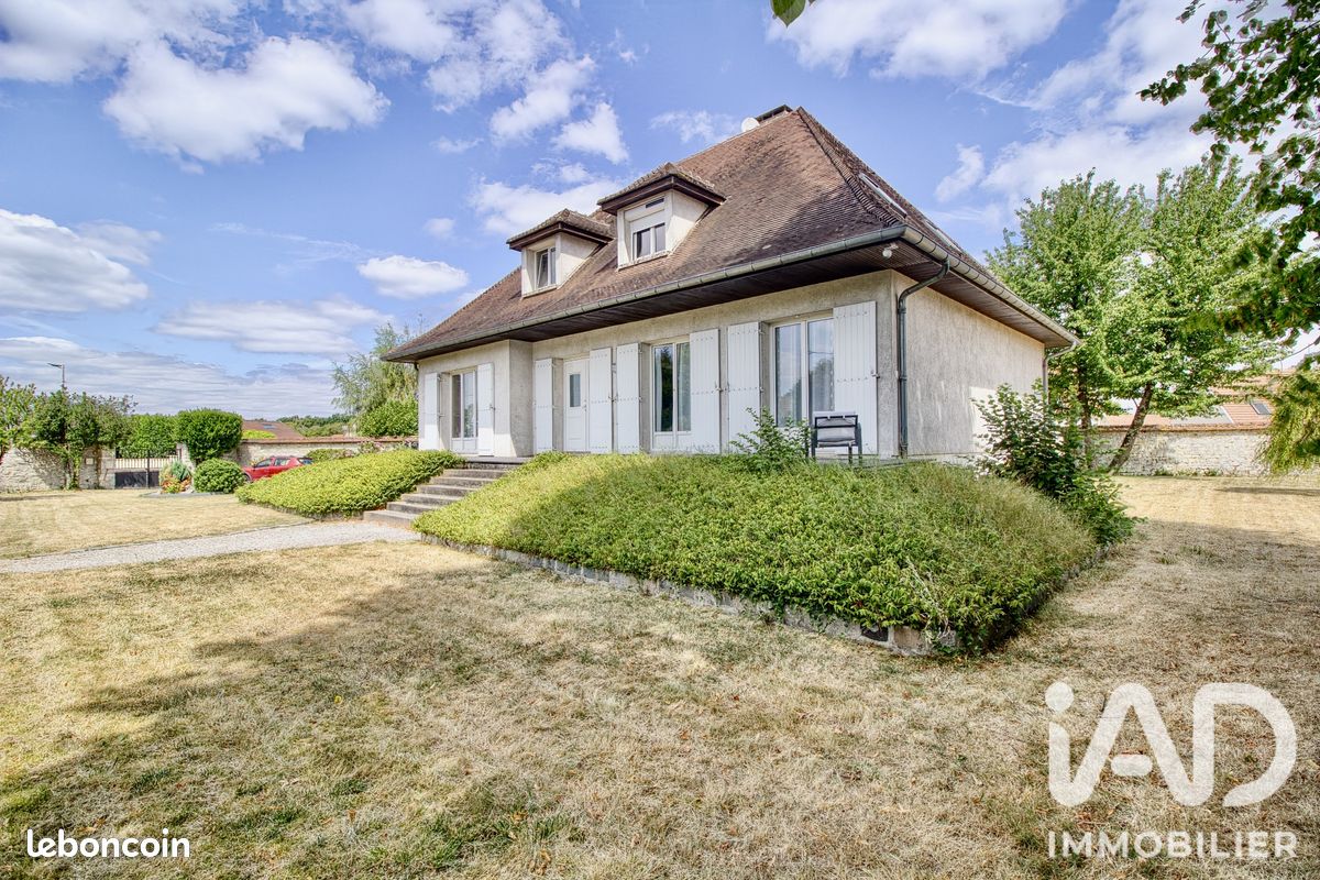 Maison 8 pièces 240 m² · à La Chapelle-en-Serval · 240 m² · 480 000 €