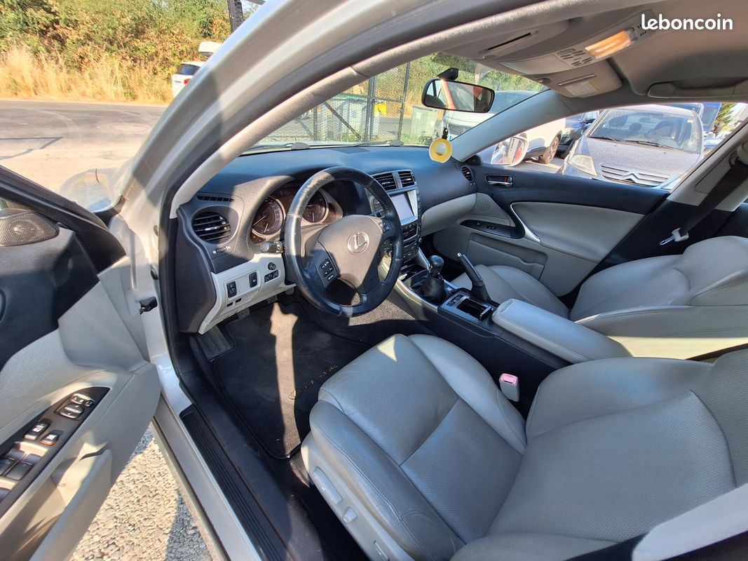 LEXUS IS 220 d Pack Sport (image 11)
