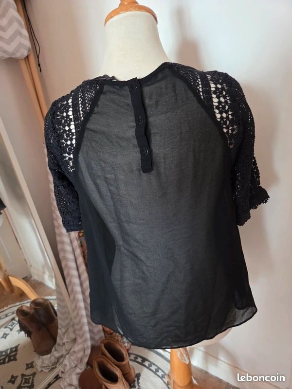 Top léger manches broderies (image 7)