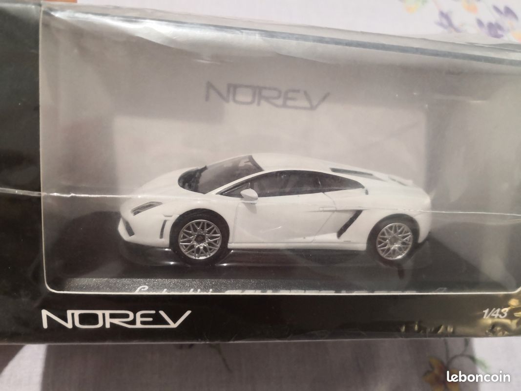 Miniature Lamborghini 1/43 (image 1)
