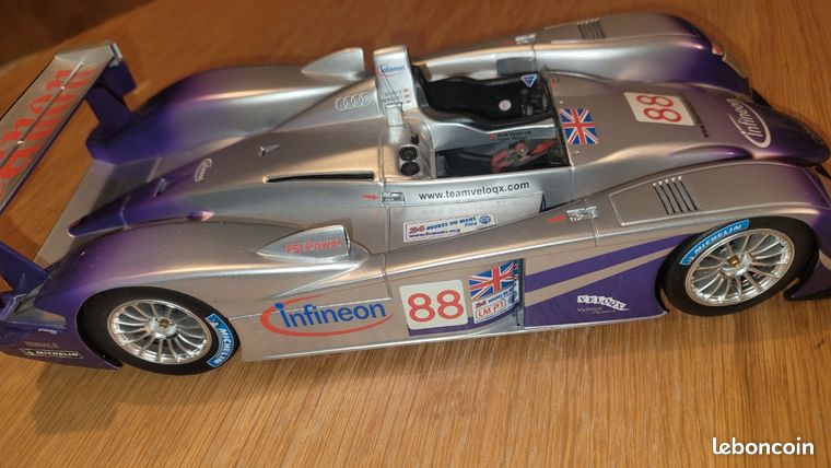 Minichamps 1:43 - Veloqx Audi R8 Le Mans 24hrs 2004 #88 Davies/Herbert/Smith