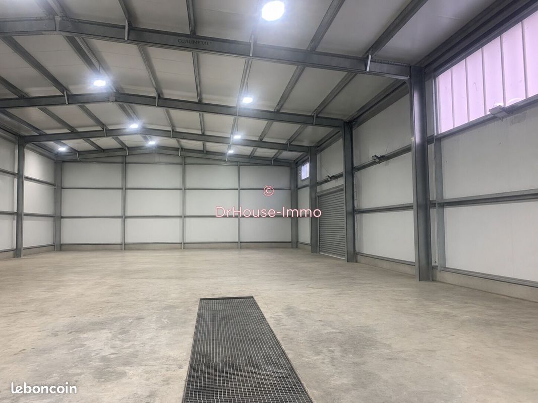 Local commercial 982 m² · à Bellegarde · 982 m² · 1 484 000 €