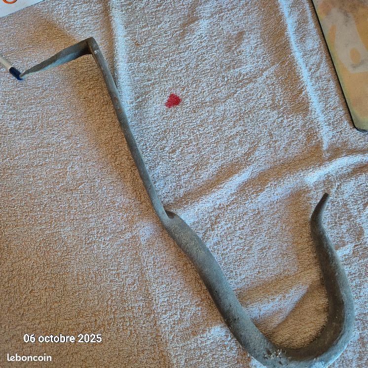 Lot de 2 crochets de couvreur pour échelle de toit en zinc , avec une pointe Crochets anciens zingués et massif, et neufs Longueur 35 cm diamètre 2 cm Vendu en lot (image 2)
