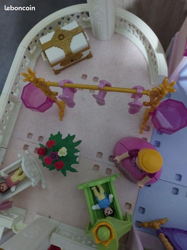 Très grand château de princesse Playmobil 4250 avec son grand jardin et ses calèches, figurines, accessoires (image 14)
