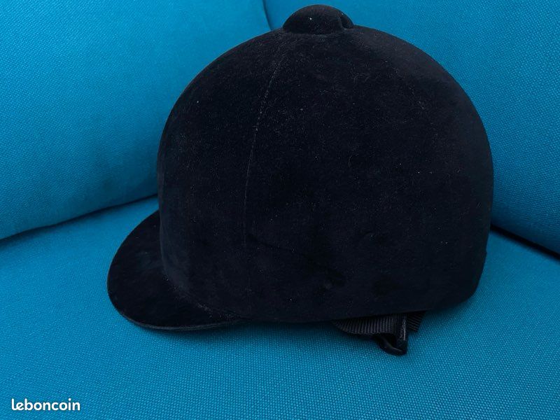 Bombe équitation velours taille 59 très très peu utilisée (image 3)
