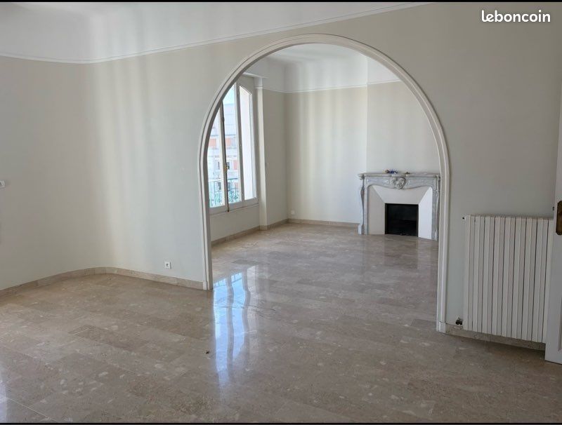 Appartement 3 pièces 104 m² · à Toulon · 104 m² · 1 100 €/mois