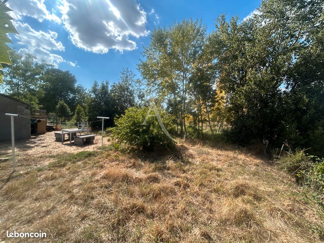 Terrain 224 m² · à L'Île-d'Elle · 224 m² · 20 000 €