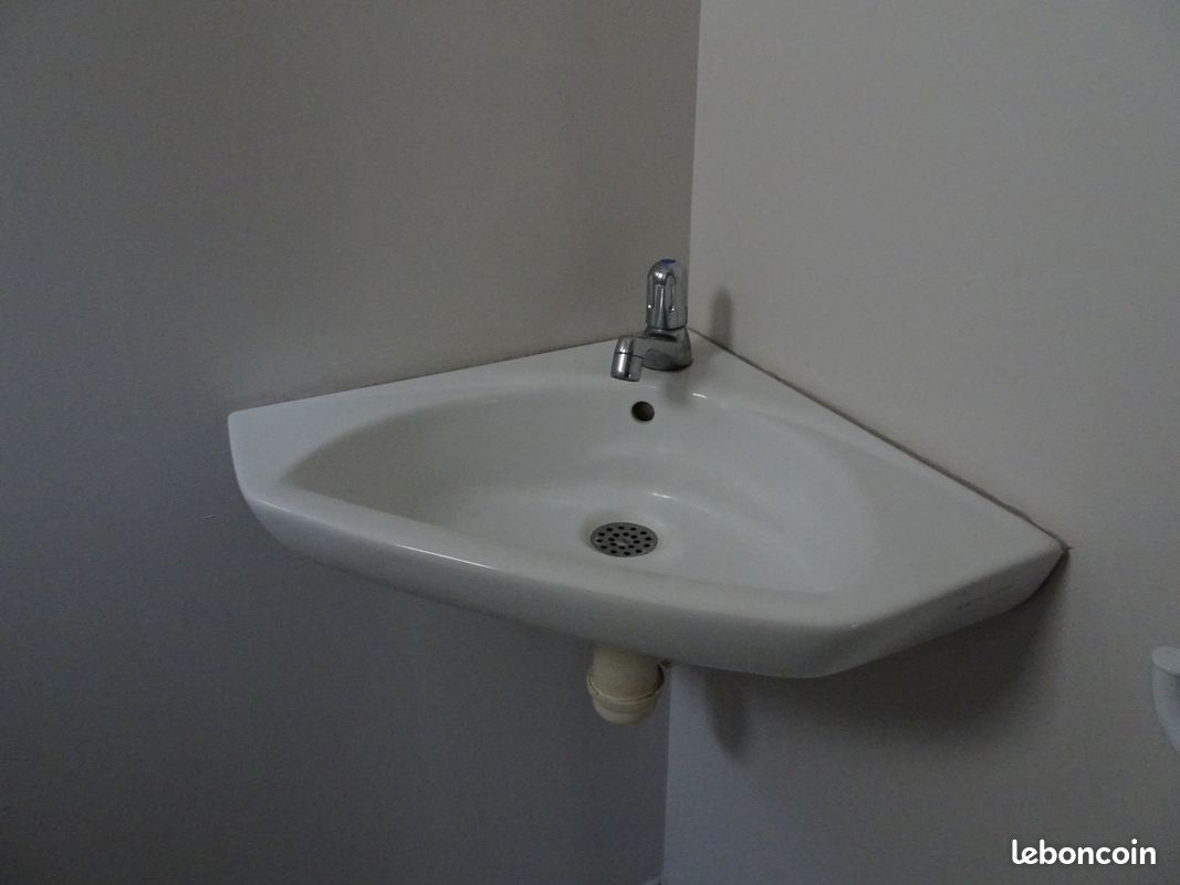 Lave main d'angle (image 1)