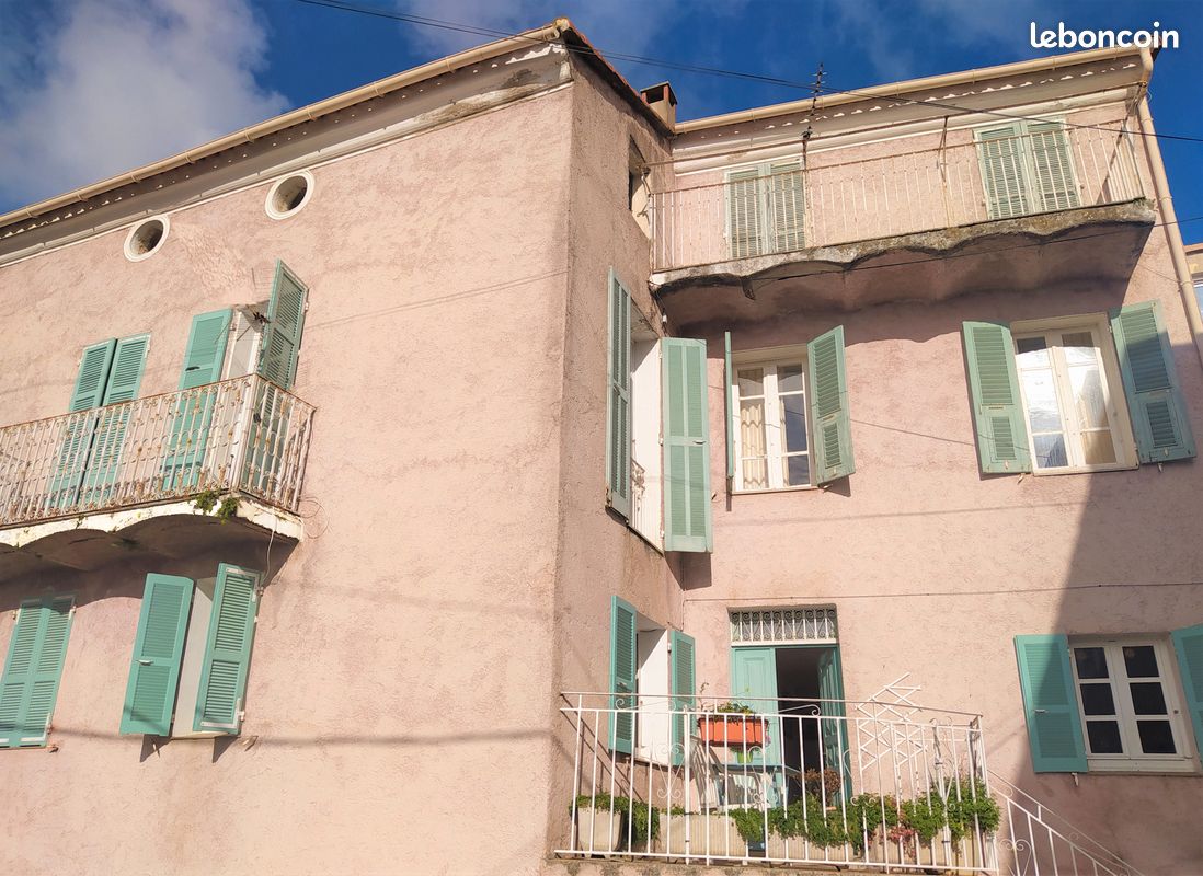 Grande maison de famille de village (image 1)