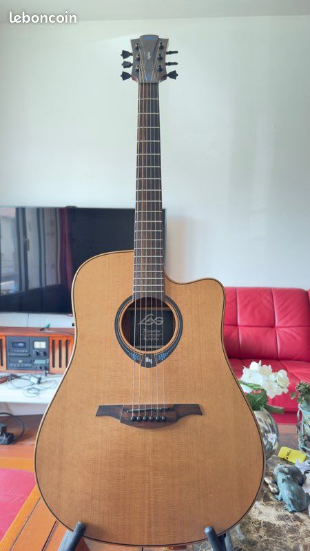 Guitare exceptionnelle. LAG Tramontane HyVibe (image 1)