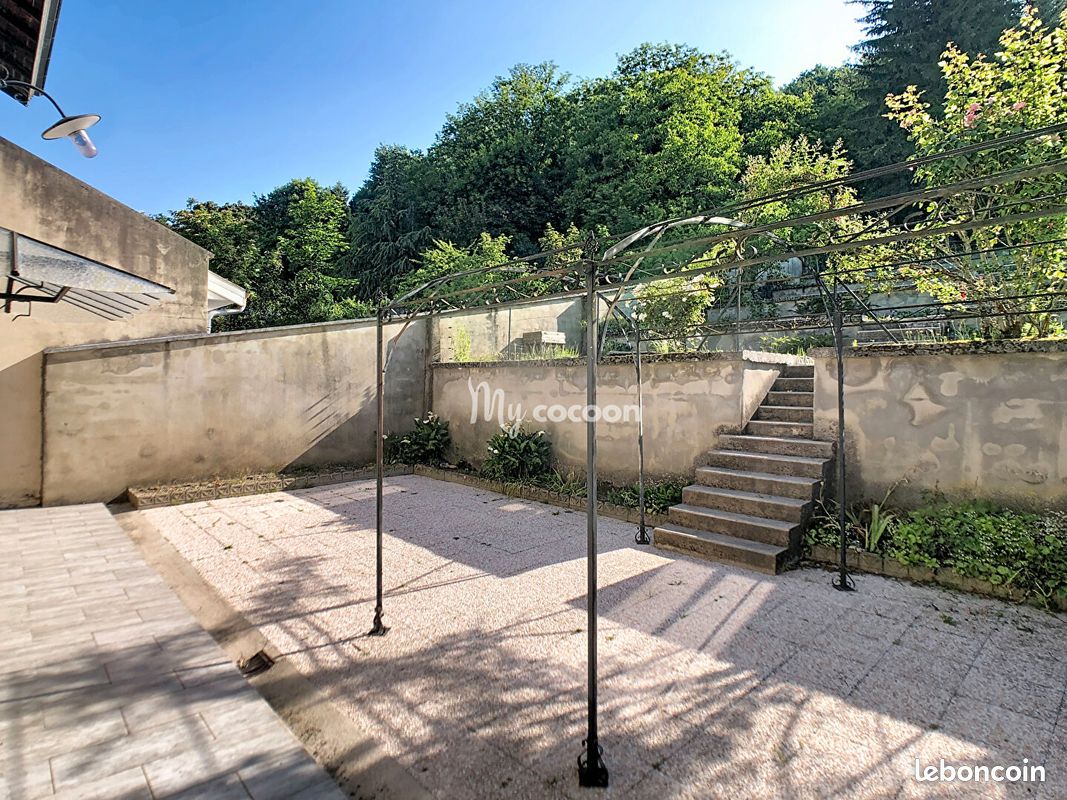 Maison 8 pièces 166 m² · à Pont-d'Ain · 166 m² · 260 000 €