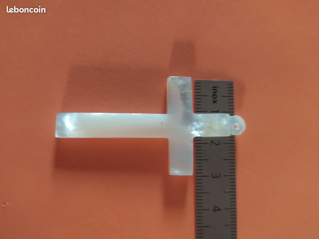 Croix en nacre (image 1)