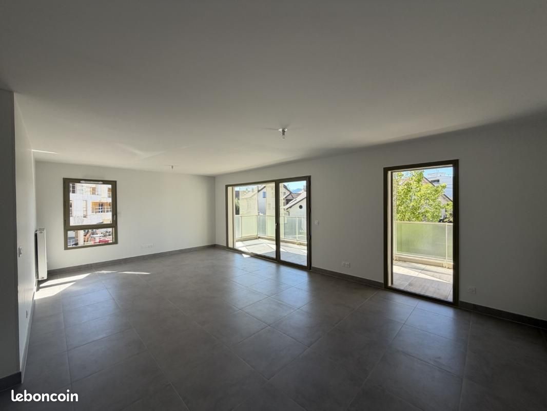 Appartement 4 pièces 97 m² · à Annecy · 97 m² · 2 330 €/mois