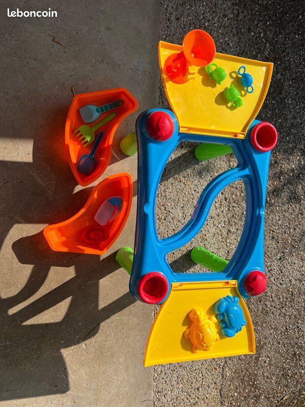 DeAO Table Sable Et Eau 3-en-1 – 26 Accessoires – Jeu De Pêche, Roue à Eau, Pelle – Couvercle Inclus – Pour Enfants 3 4 5 Ans – Bleu