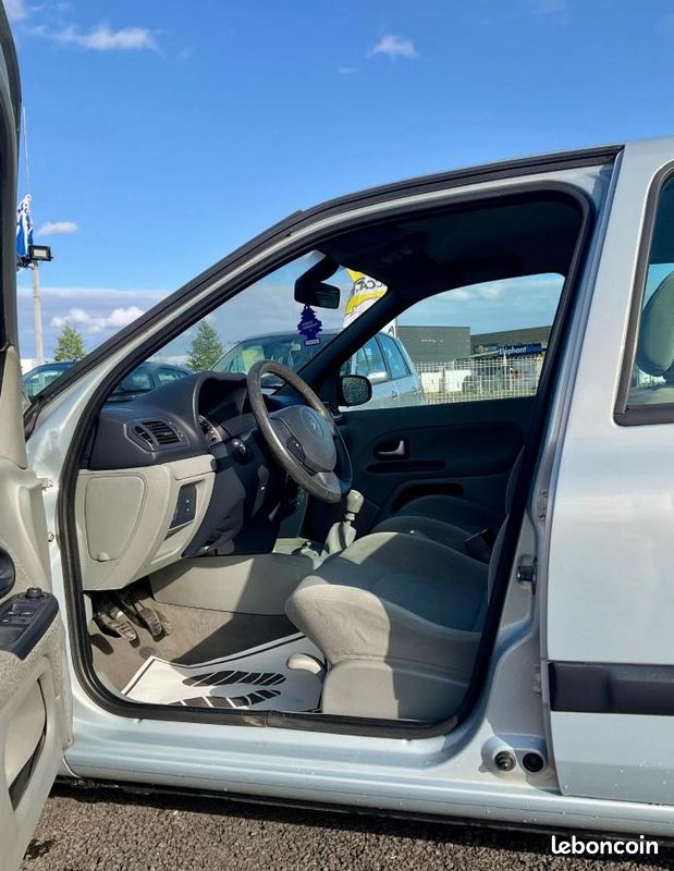 Renault Clio 1.5 DCI 80 CONFORT AUTHENTIQUE (image 11)