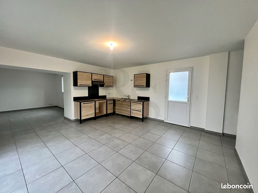 Maison 5 pièces 105 m² · à Villy-Bocage · 105 m² · 960 €/mois