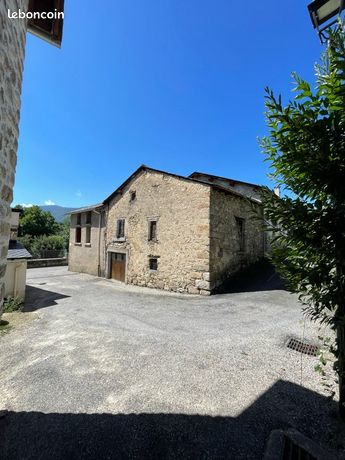 Grange de village à rénover