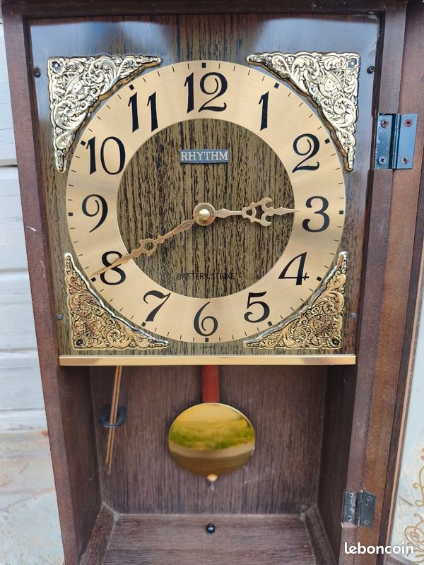 Horloge en bois avec pendule (image 2)