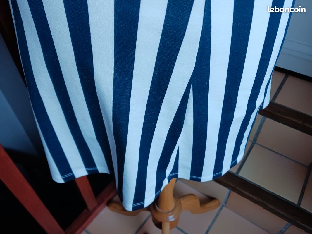Vila - Robe mi-longue en jersey rayé à fines bretelles - Neutre | ASOS